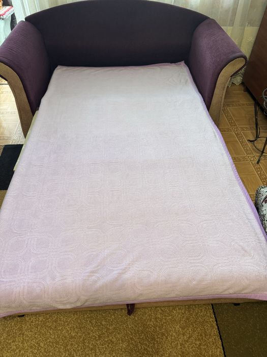 Меблі,зручні компактні дивани в одному кольорі