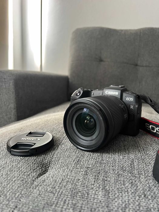 Camera Canon EOS RP + RF 24-105mm F4-7.1 + Adaptador EF-EOS R