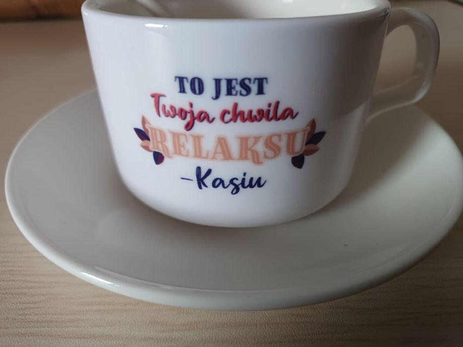 Elegancka filiżanka na spodku z ceramiczną łyżeczką Prezent Kasia