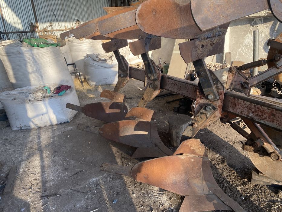 Плуг оборотній 3+1