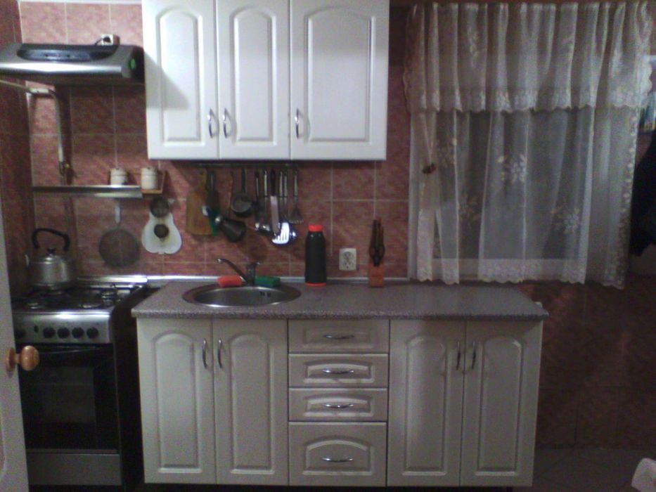 Продається господарство з невеликим будинком та землею 0.83 га. в селі