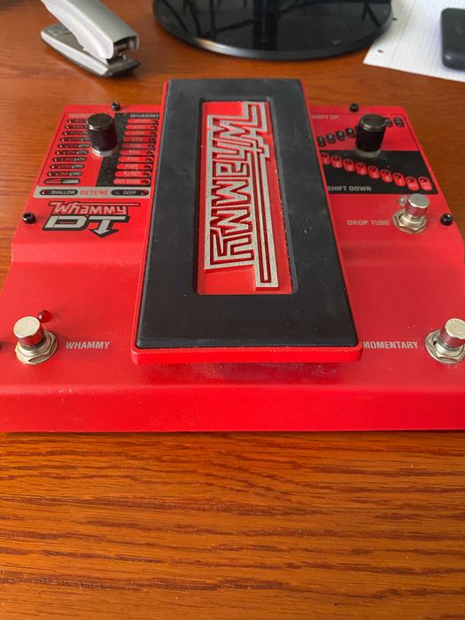 DigiTech Whammy DT — Pitch Shifter, Harmonizador e Drop Tune
