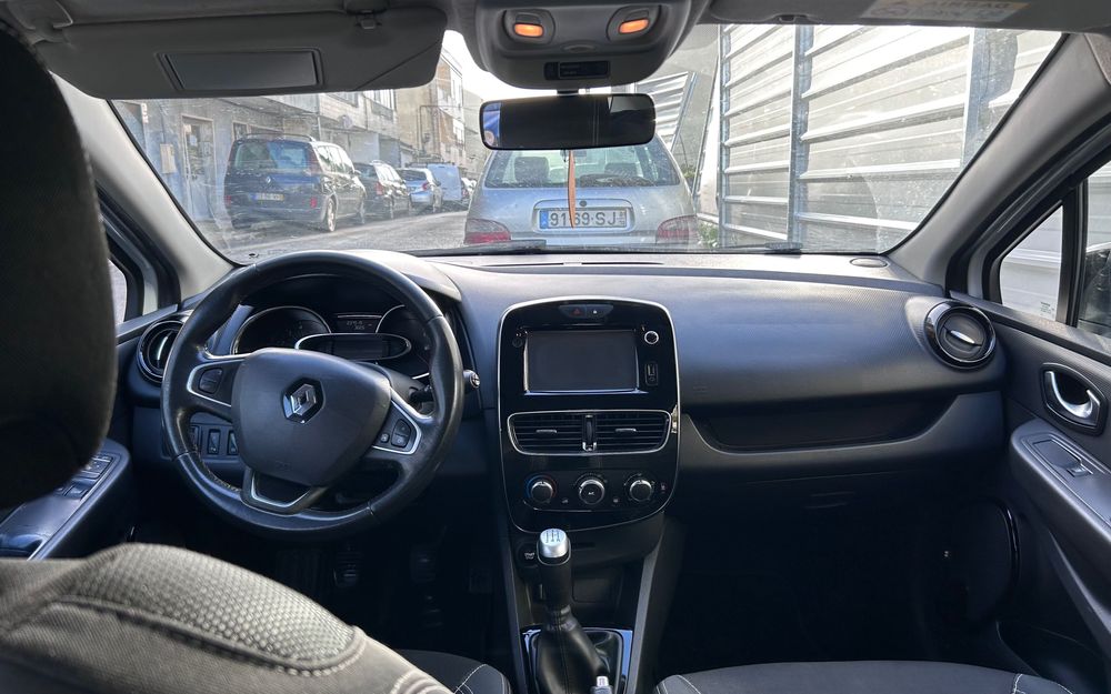 Clio 2016 bem estimado