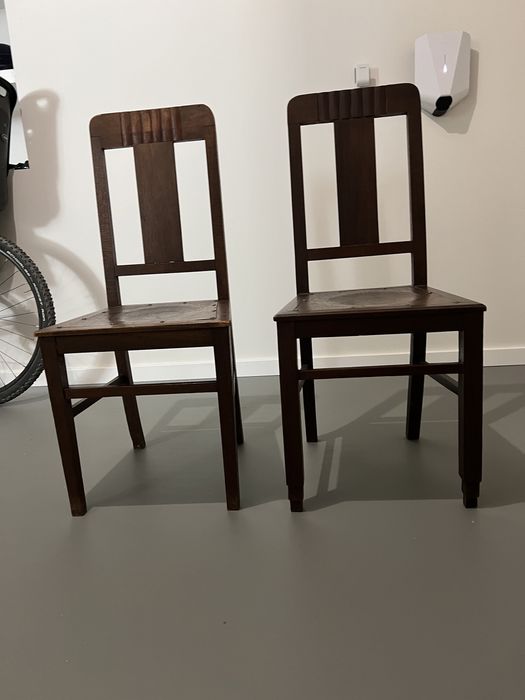 Cadeiras em madeira antiga