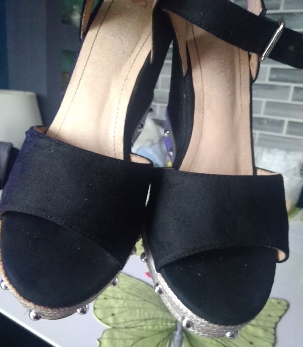 Eleganckie buty letnie sandały na koturnie 39