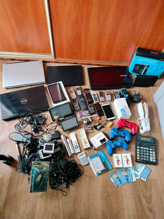 Stare laptopy-telefony i inne rzeczy