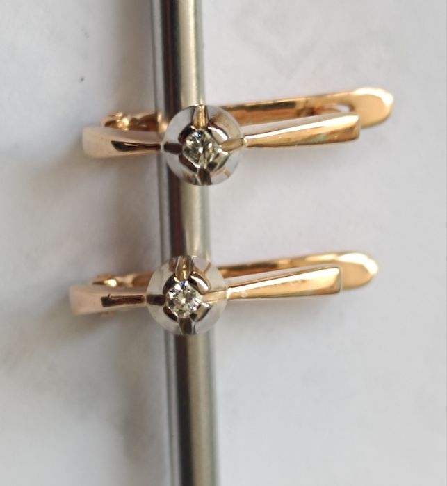 Серьги золотые с бриллиантами.