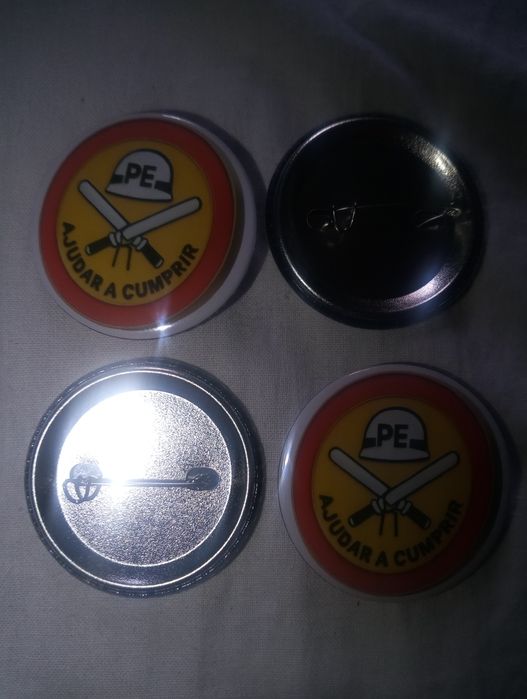 Ímã frigorífico e Insignia polícia do exército