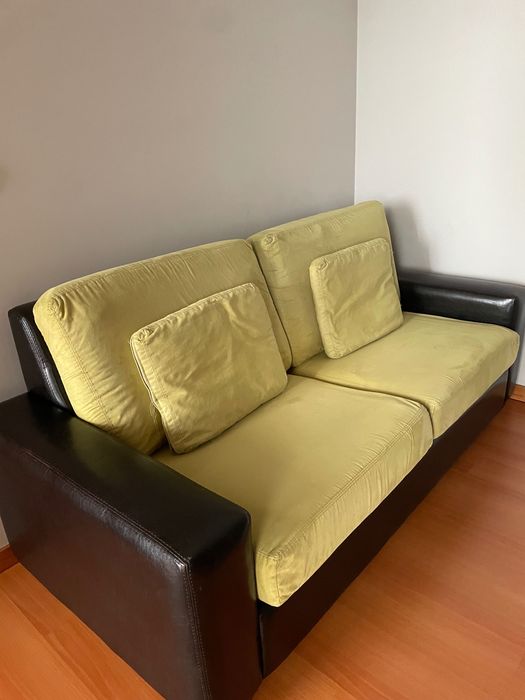 Sofá em muito bom estado. Pele e alcatra. Dimensão: 1,90 m