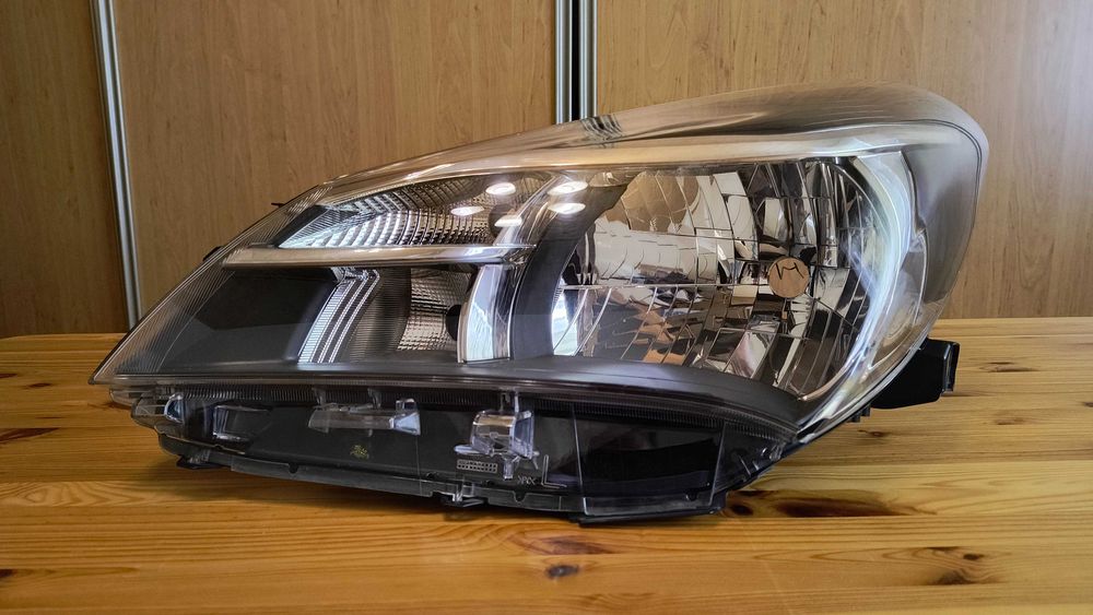 Lampa Reflektor lewy do Toyota YARIS III