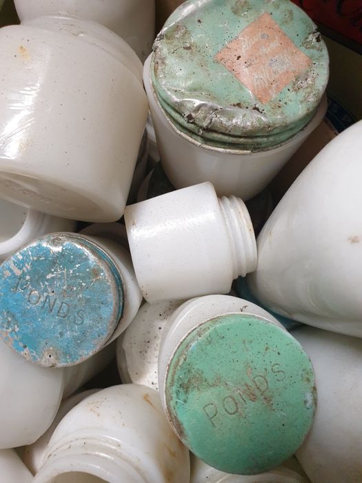 Frascos antigos de cremes