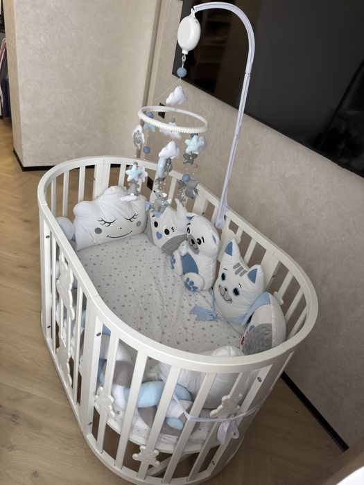 Ліжечко овальне/кругле з двома матрациками