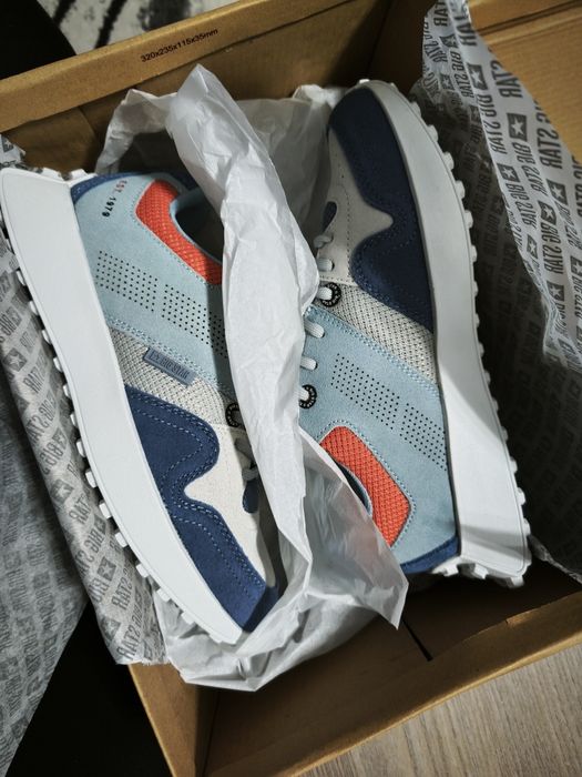 Buty sportowe damskie