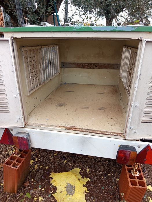 Reboque de transporte de cães de caça