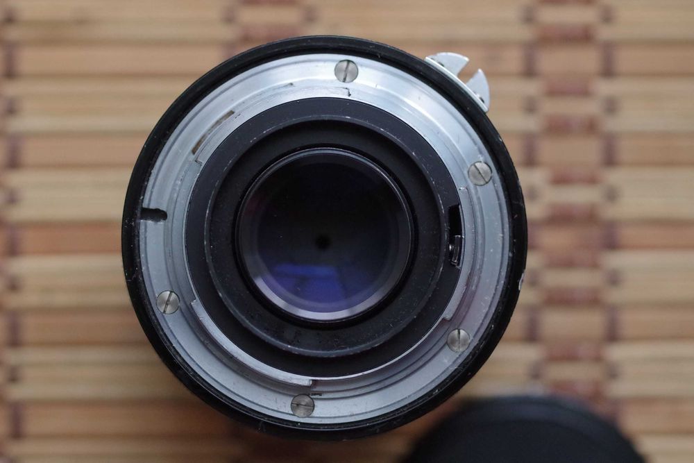 Объектив Nikkor - P  105mm 2,5 Nikon non Ai с крышками
