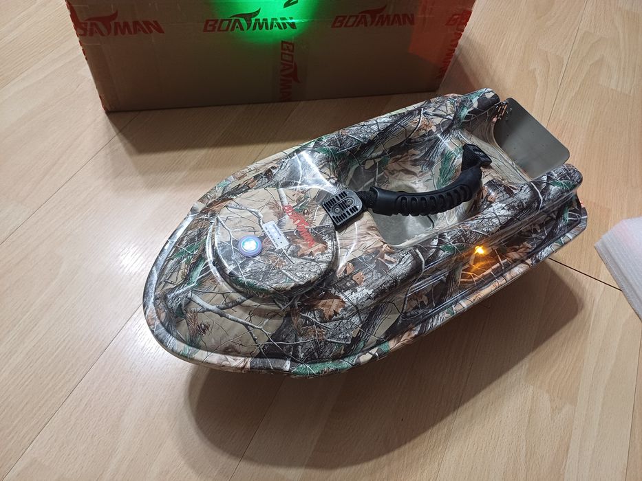 Boatman Actor Camo łódka zanętowa GPs