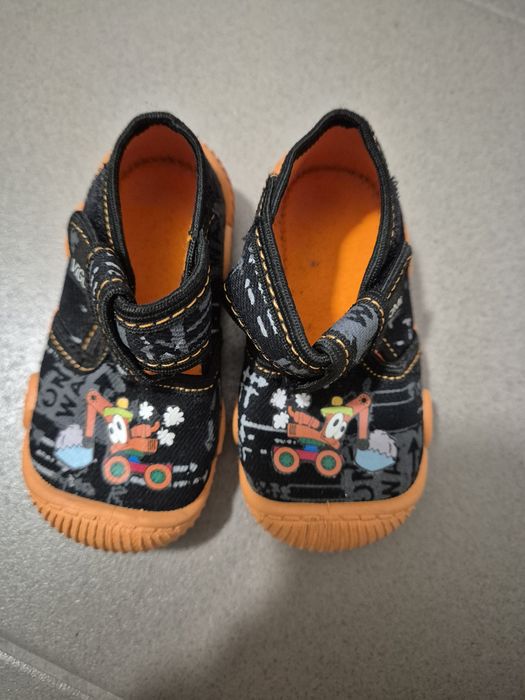 Kapcie chłopięce z koparką