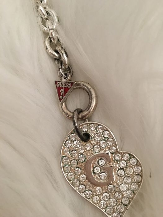 Fio de Corrente com Coracao da Guess