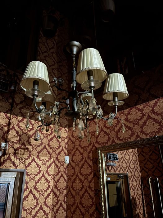 Люстра Maytoni з абажурами на 5 лампочок під цоколь Е14 та бра