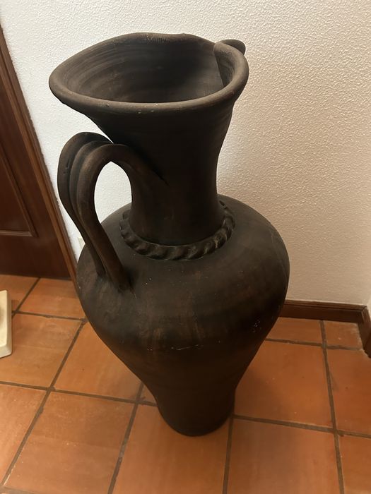 Jarrão castanho antigo