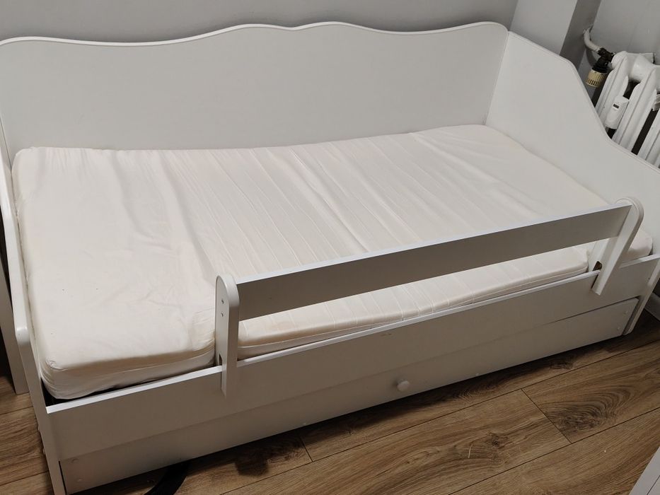 Łóżko dziecięce białe uszkodzone