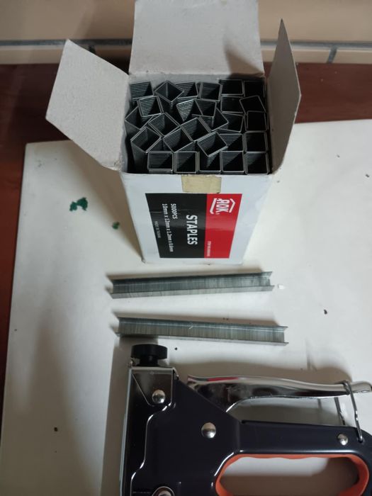 Stapler with Staples427935748683223044