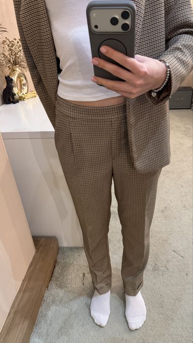 Костюм у клітинку