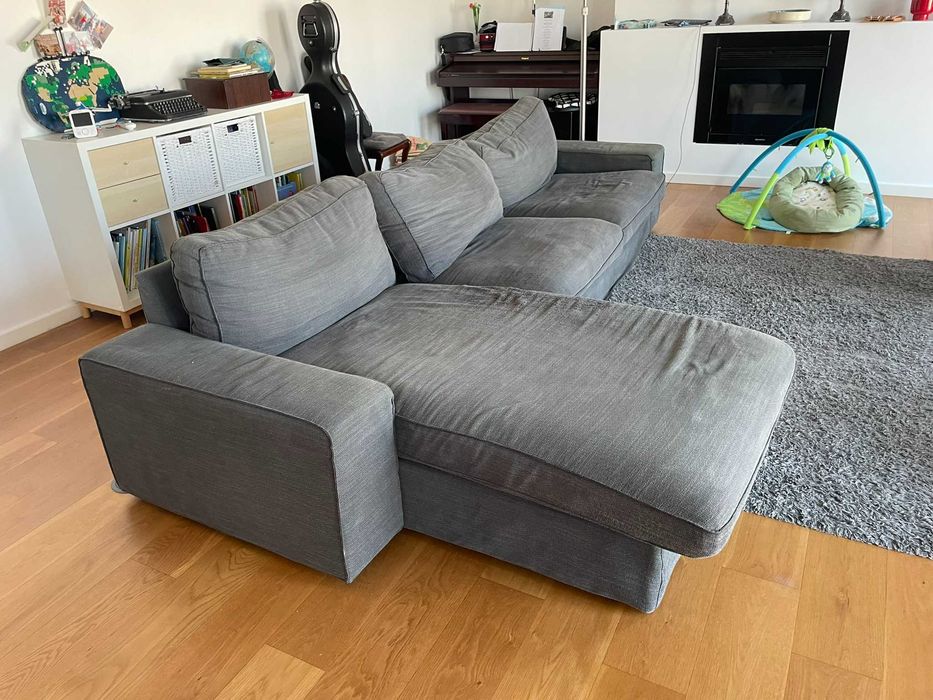 Sofá KIVIK de 3 lugares com chaise longue (2017)