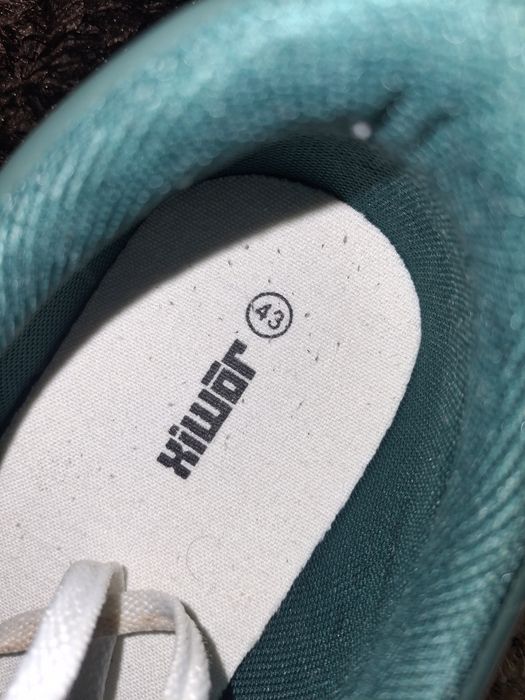 Sapatilhas da Lacoste.