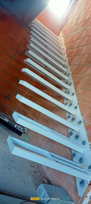 Schody półkowe stalowe