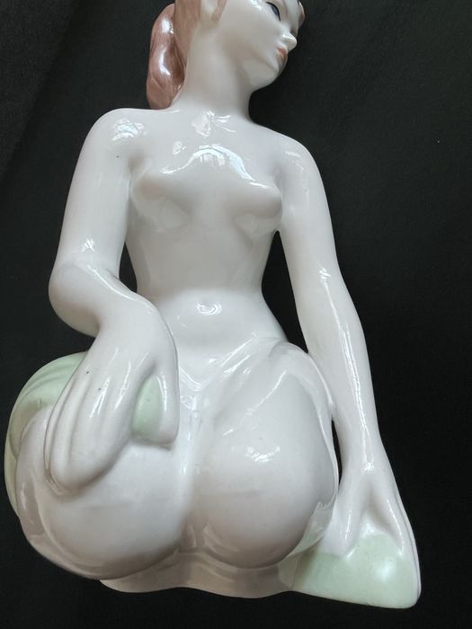 Figurka Aquincum akt naga kobieta vintage porcelana