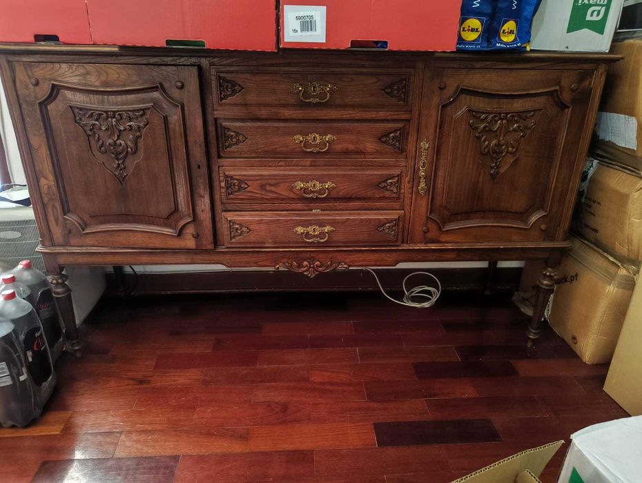 Armários antigos em bom estado