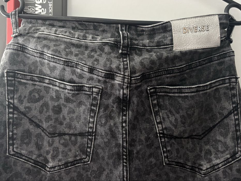 Skinny jeansy Diverse
