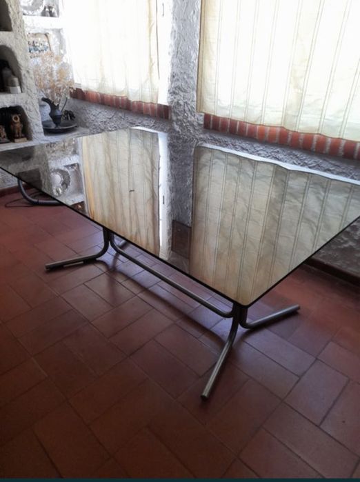 Mesa de jantar vidro com pes de latão