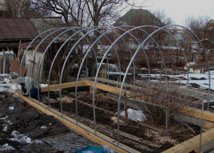 Металеві дуги на теплиці, парник з труби різні розміри