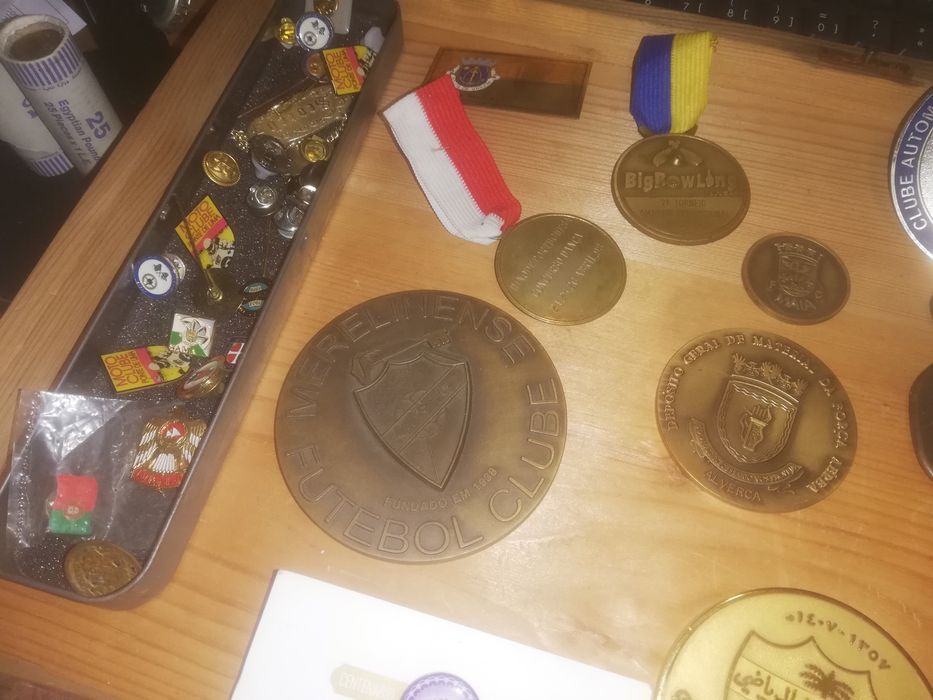 Medalhas pins trofeus porta chaves