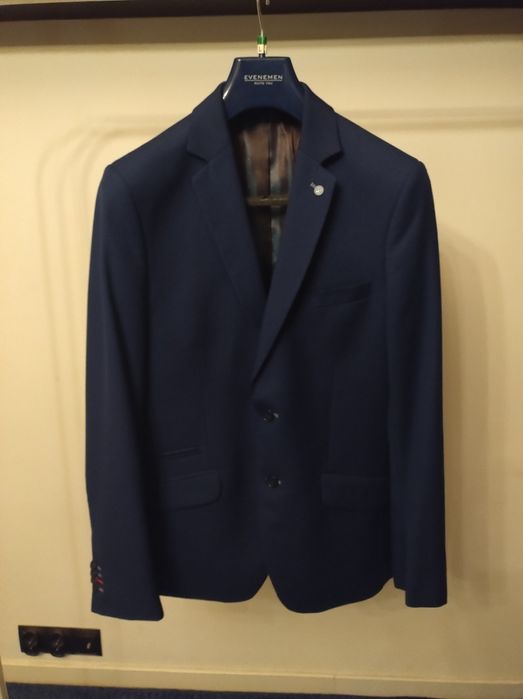 Granatowy garnitur 182/88