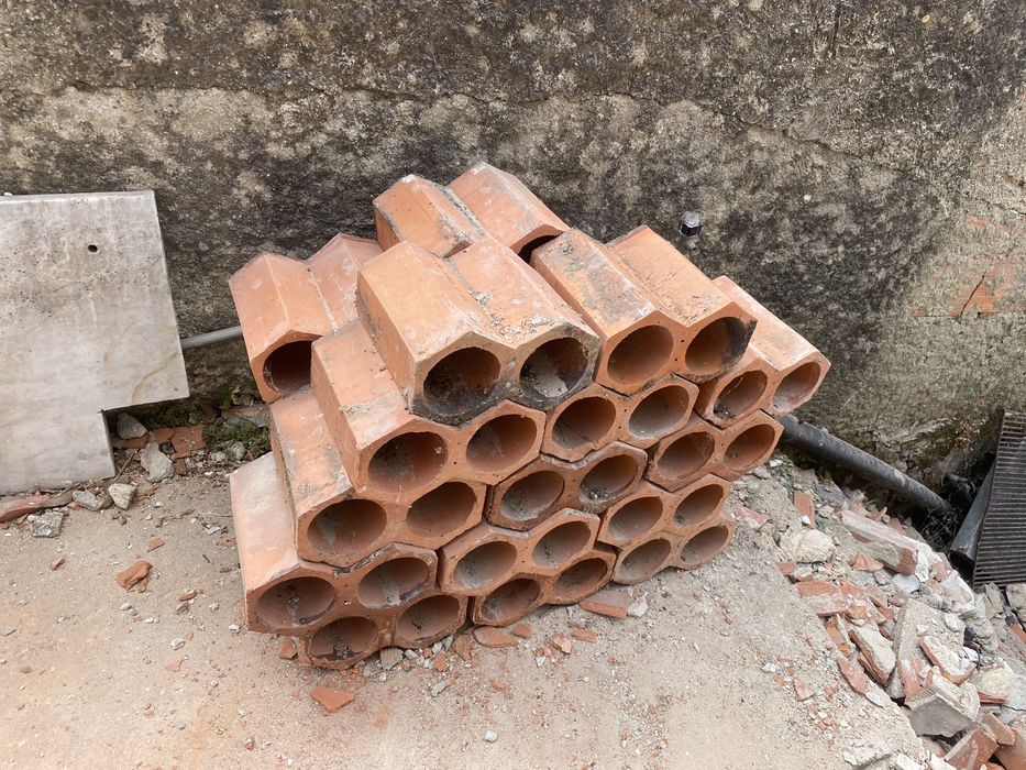 Garrafeira em telha ceramica