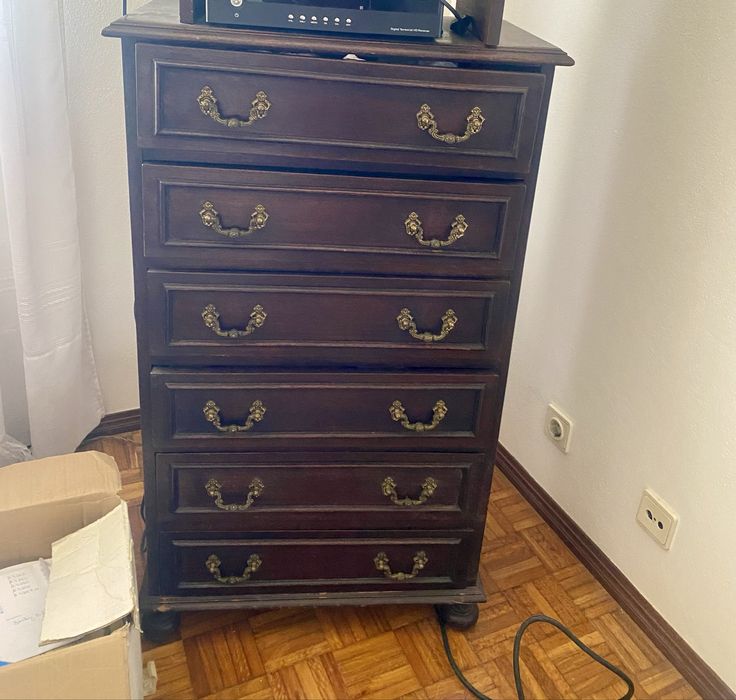 Mobilia quarto cabeceira de latao