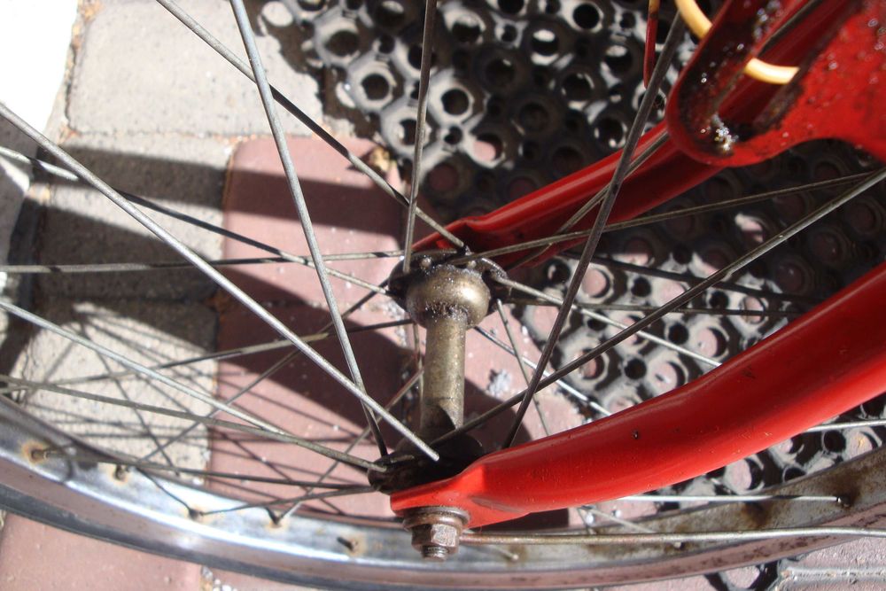 Koła - rower z PRL-u.