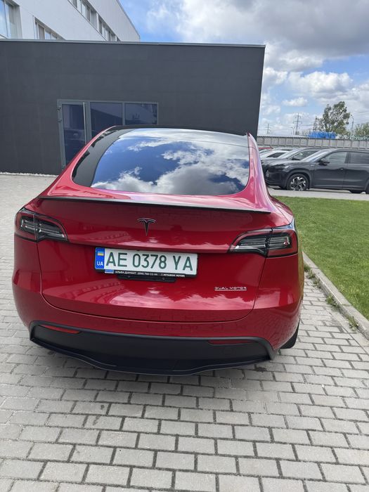 TESLA Y Performance