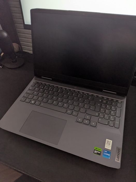 Portátil Gaming Lenovo LOQ 15IRH8-262