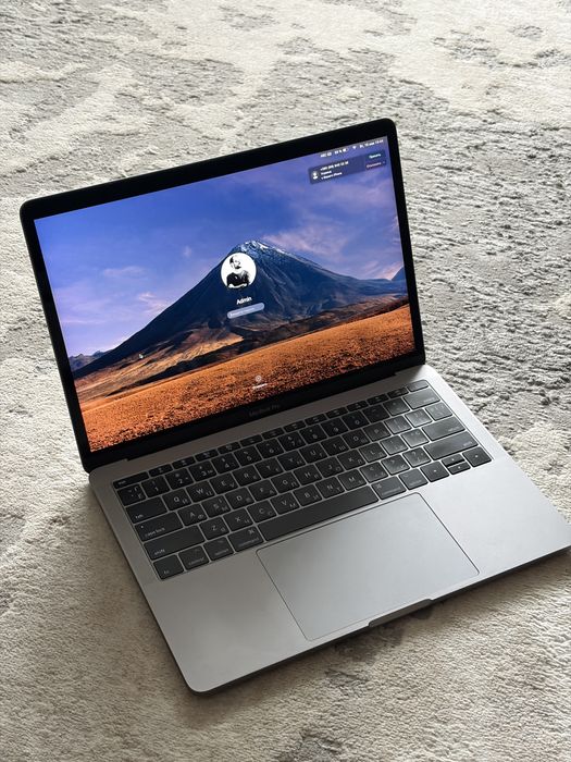 Macbook Pro 13’ A1708 8/256 intel Core i5