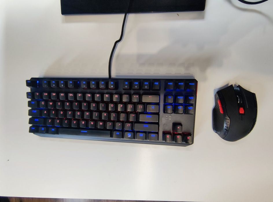 Zestaw Gamingowy Ryzen 5, rx5700, 16GB RAM SSD+ HDD + 27' + Akcesoria