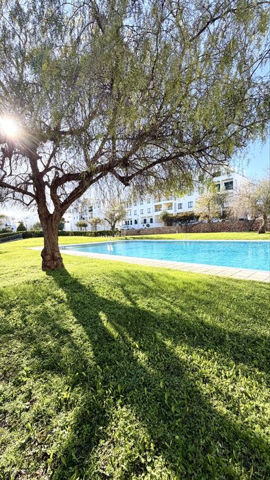 T1 com piscina e garagem para ferias