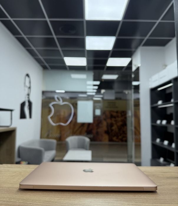 Macbook air 2018 стан гарний rose gold