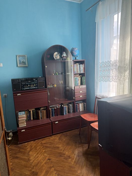 Продається 4кімнатна квартира в центрі вул. Головна