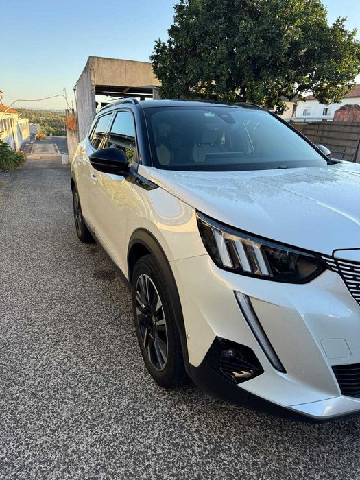 Peugeot e2008 GT branco