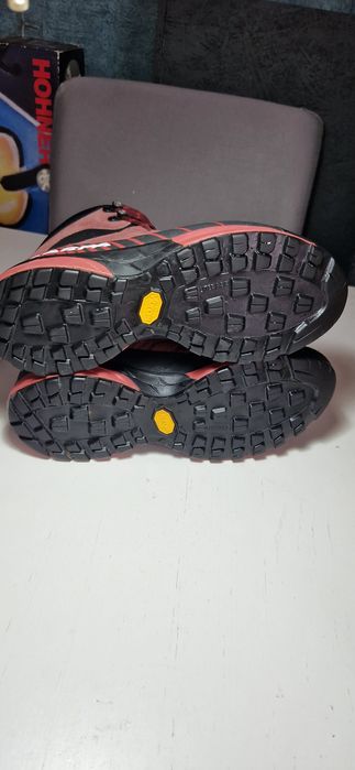 Scarpa 42.          .