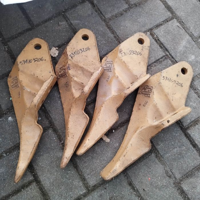 Ząb prawy  do JCB 3CX 4CX 531/03206